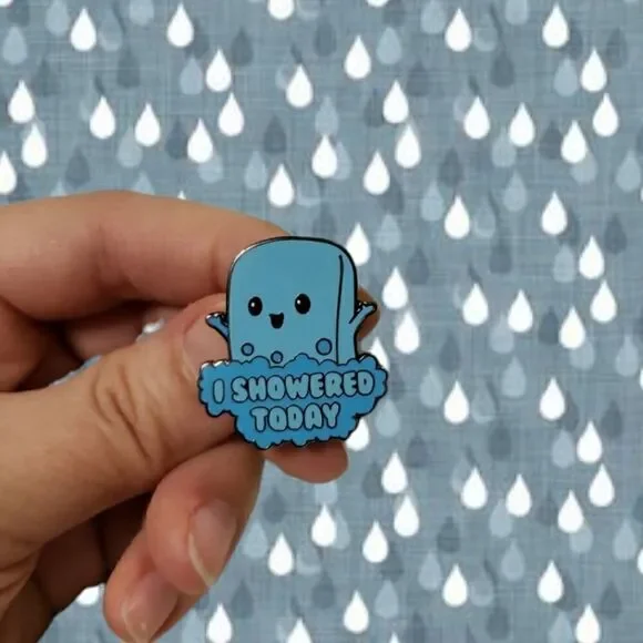 🚿 I showered today enamel pin - Picture 4 of 6